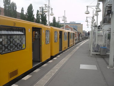Graffiti Train - Photo by columbiandreams - trainz, tube, berlin (2014)