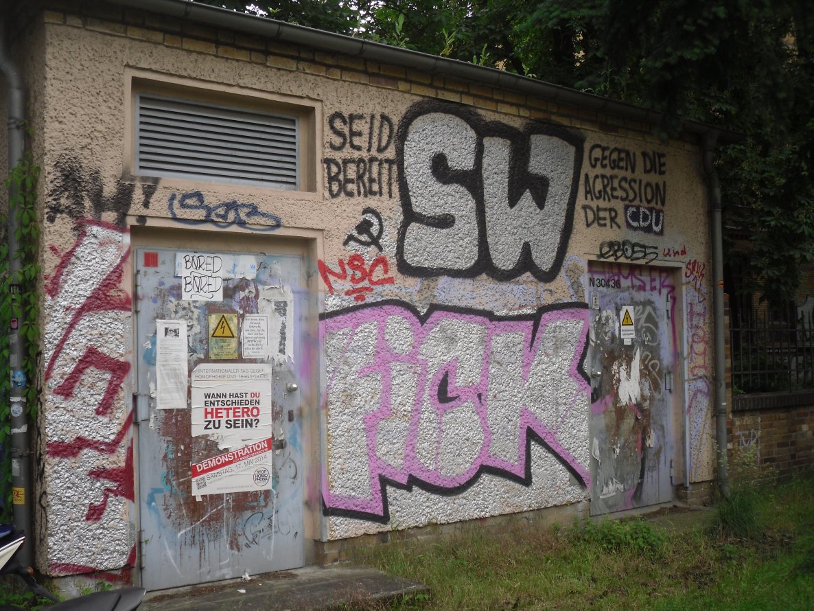 Graffiti Bombing - Photo by columbiandreams - fick, sw