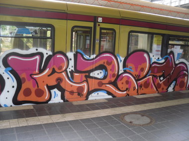 Graffiti Train - Photo by columbiandreams - kris (2014)
