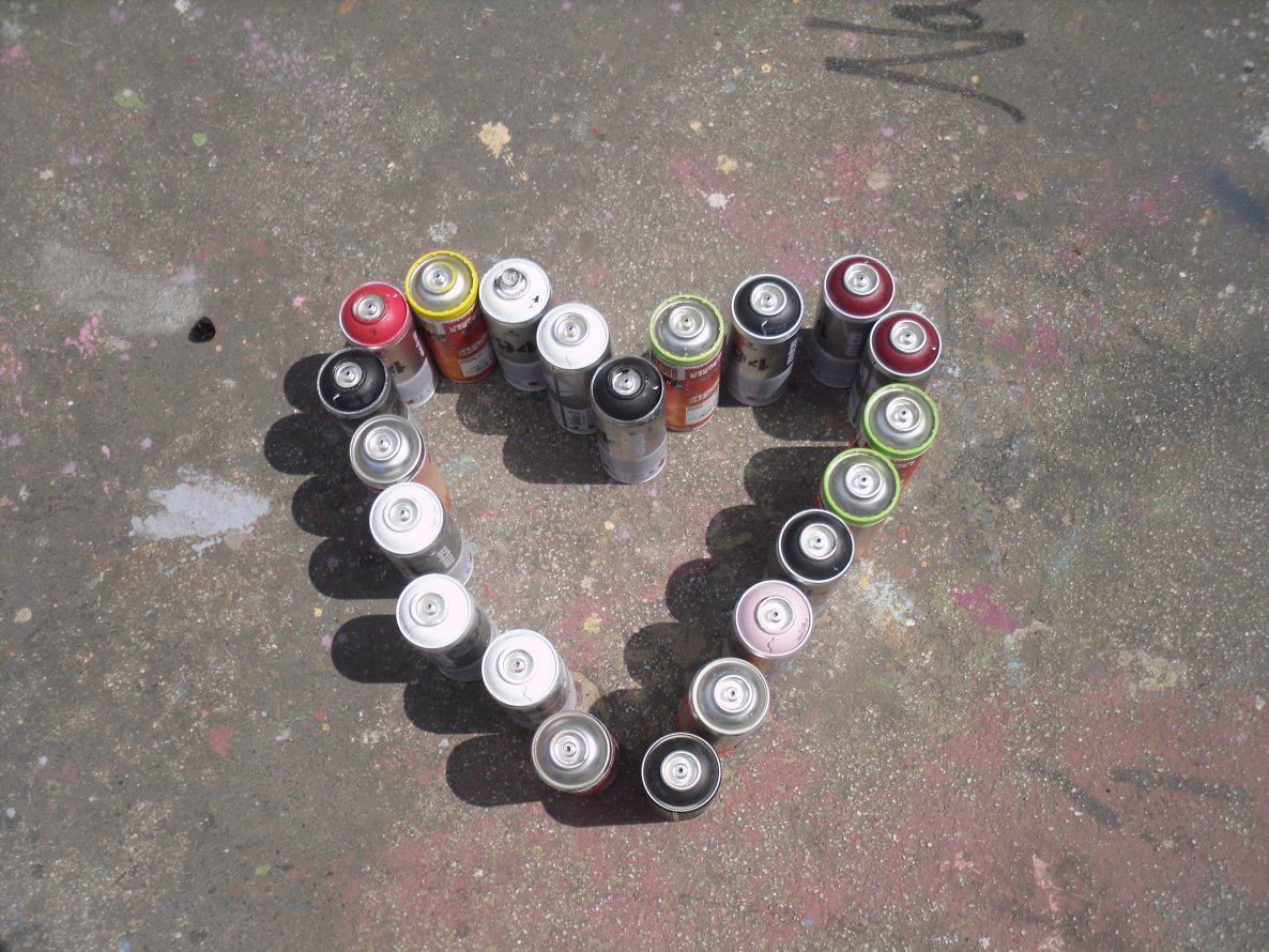 Graffiti Street Art - Photo by columbiandreams - heart (2014)