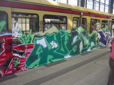 Graffiti Train - Photo by columbiandreams - Kuss (2014)