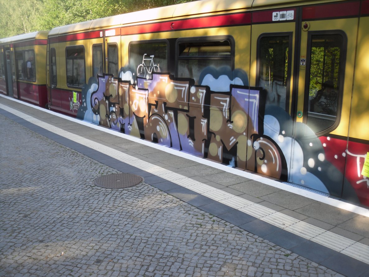 Graffiti Train - Photo by columbiandreams - Fantom (2014)