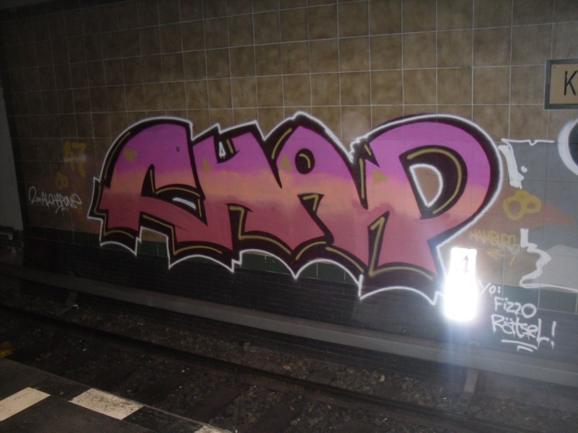 Graffiti Bombing - Photo by columbiandreams (2014)