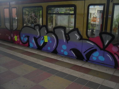 Graffiti Train - Photo by columbiandreams - tsk (2014)
