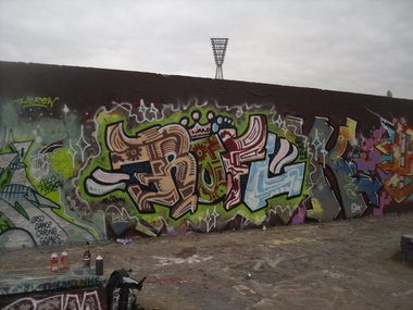 Graffiti Wall - Photo by columbiandreams - lmao, rofl, frost (2014)