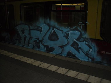 Graffiti Train - Photo by columbiandreams - reyl (2014)