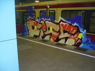 Graffiti Train - Photo by columbiandreams - fiss, fis, rck (2014)