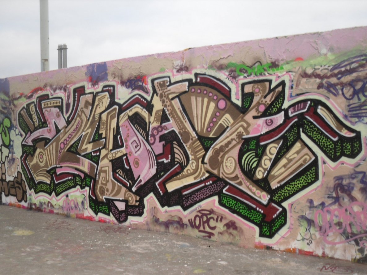 Graffiti Wall - Photo by columbiandreams - chat, frost, bioe (2097)