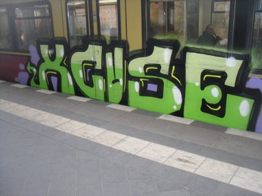 Graffiti Train - Photo by columbiandreams - xcuse (2015)