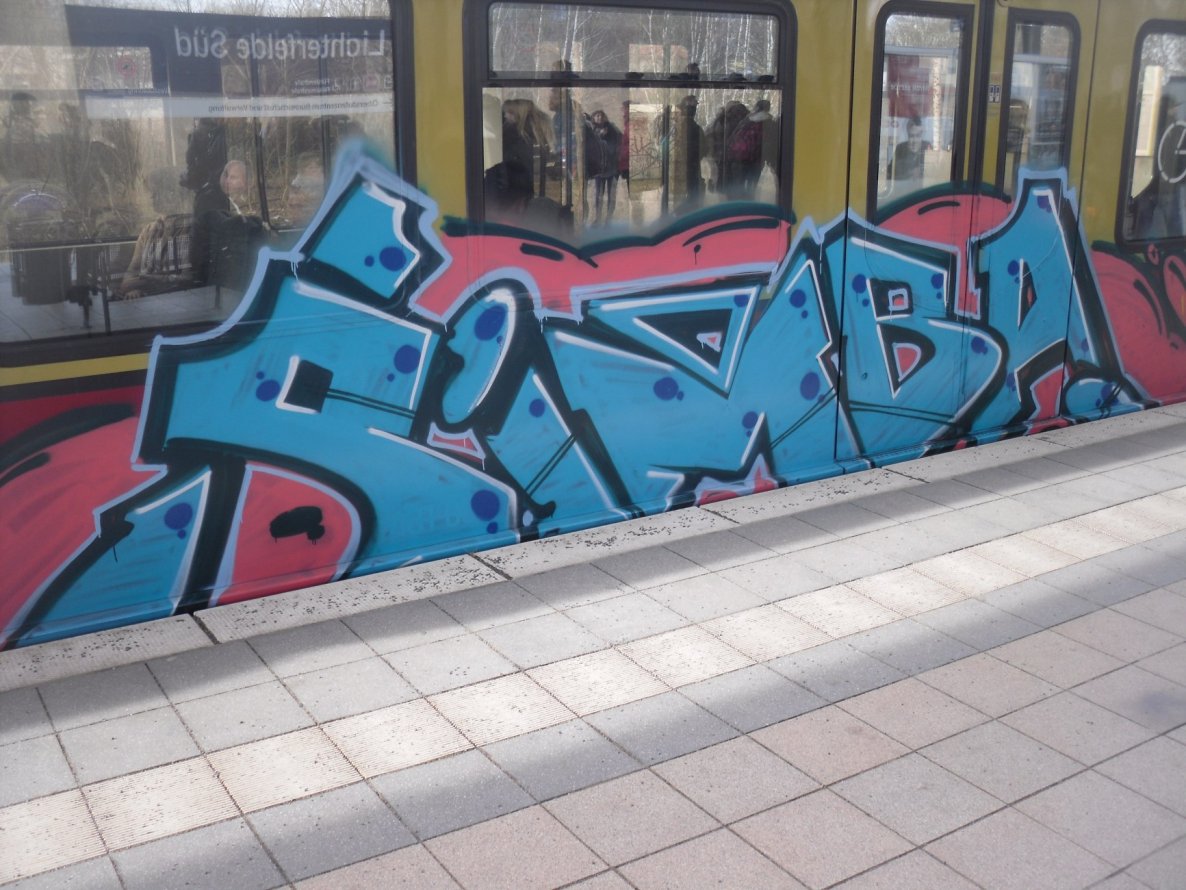 Graffiti Train - Photo by columbiandreams - simba