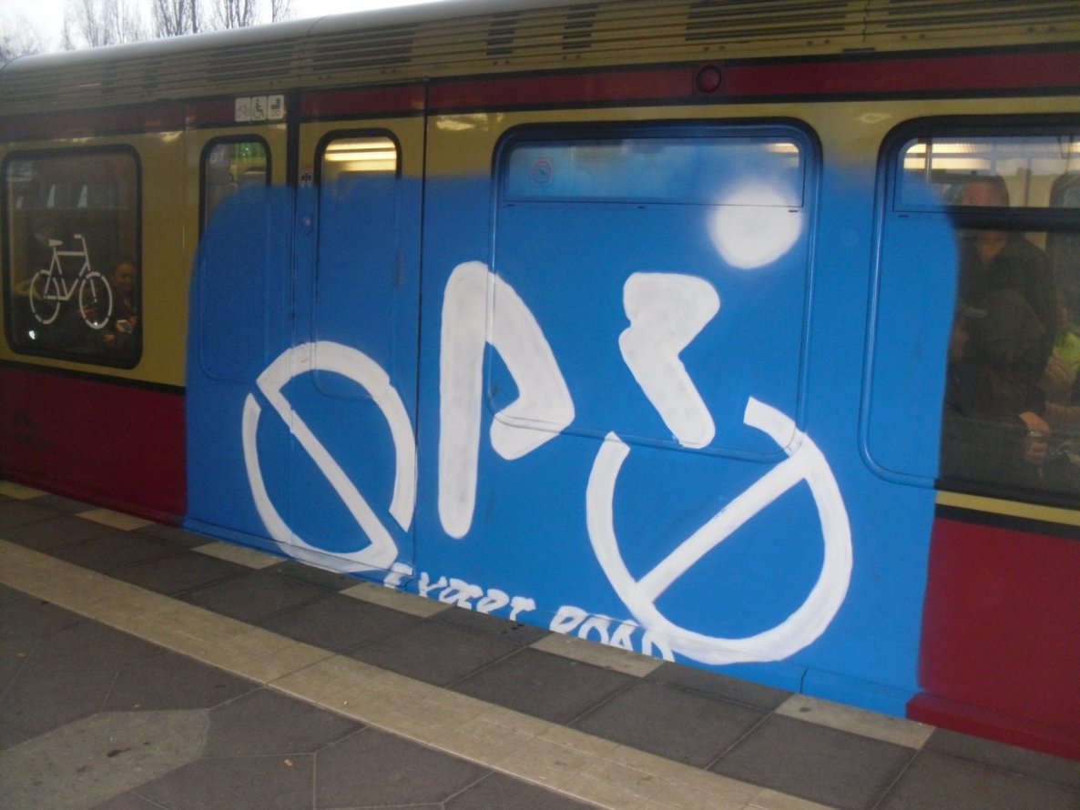 Graffiti Train - Photo by columbiandreams - tba, spider (2015)