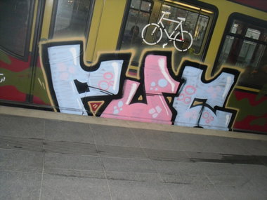 Graffiti Train - Photo by columbiandreams - puc