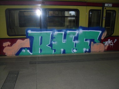Graffiti Train - Photo by columbiandreams - bhf (2015)