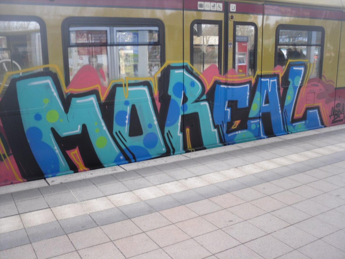 Graffiti Train - Photo by columbiandreams - moreal