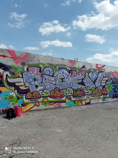 Graffiti Wall in Deutschland - Photo by columbiandreams - Bioe, kream2 (2021)