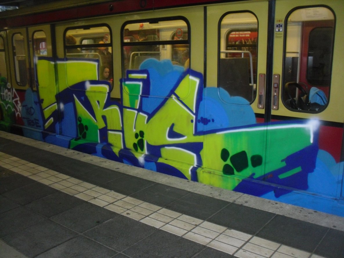 Graffiti Train - Photo by columbiandreams - trus (2015)