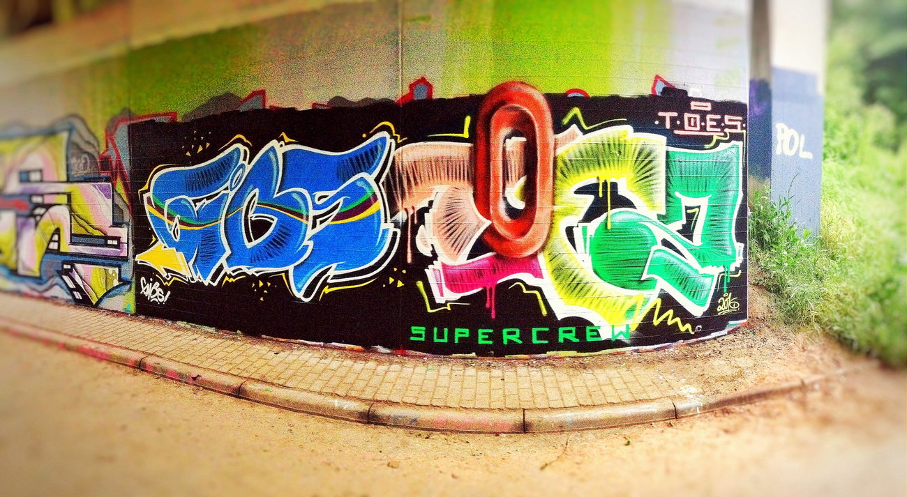 Graffiti Wall - Photo by concretcolours - GIBS, TOES, SUPERCREW (2016)