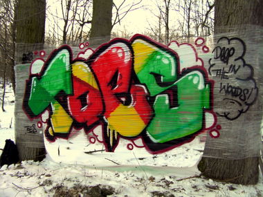 Graffiti Artwork in Somewhere - Photo by concretcolours (2013)