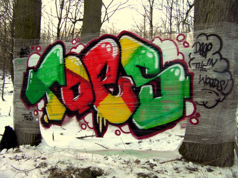 Graffiti Artwork in Somewhere - Photo by concretcolours (2013)