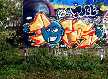 Graffiti Wall in Lauterbach - Photo by concretcolours - Toes, rain, fuck (2013)