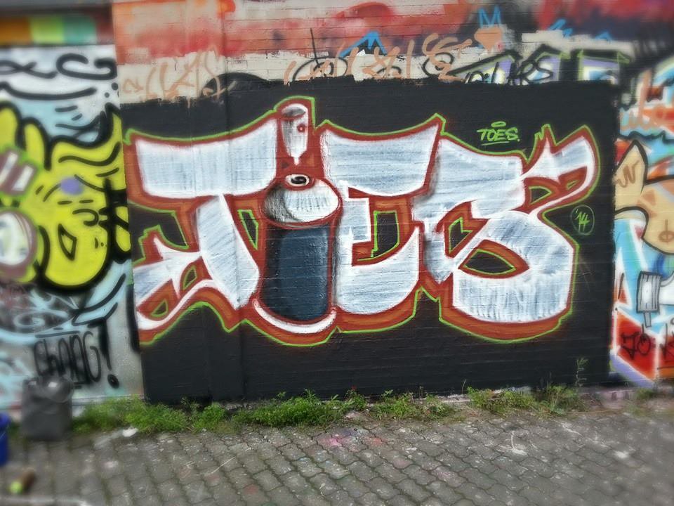 Graffiti Wall - Photo by concretcolours - Toes (2014)