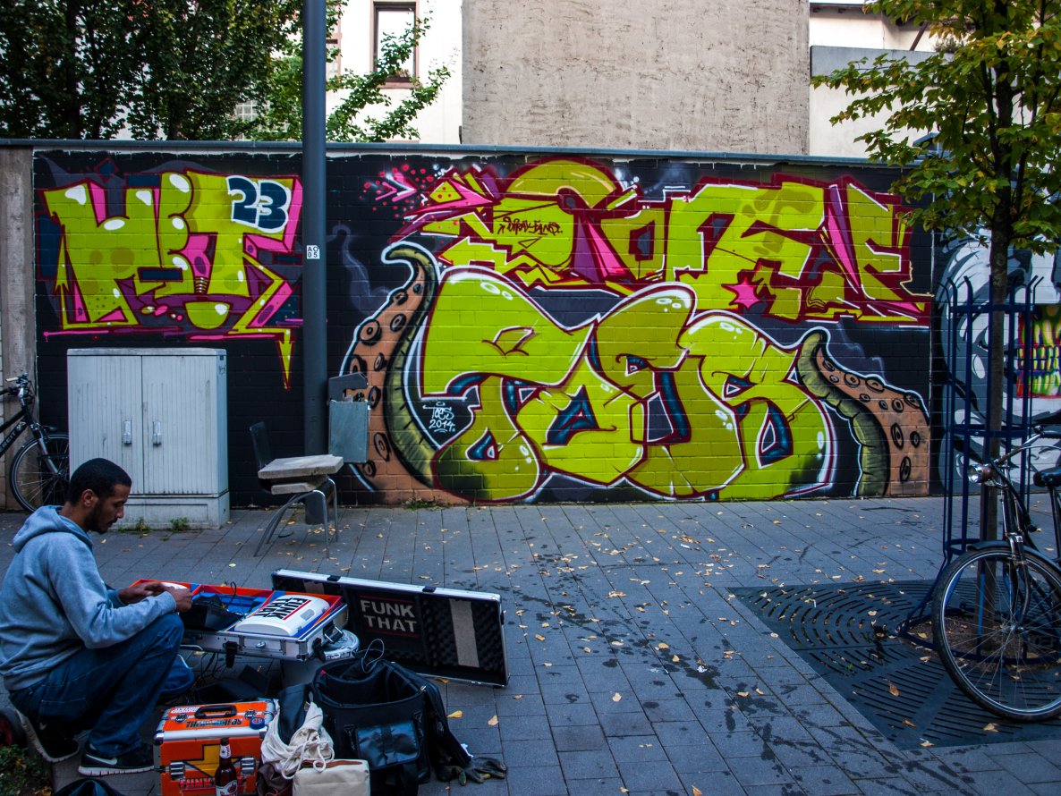 Graffiti Wall - Photo by concretcolours - HET, COFFEE, TOES (2014)