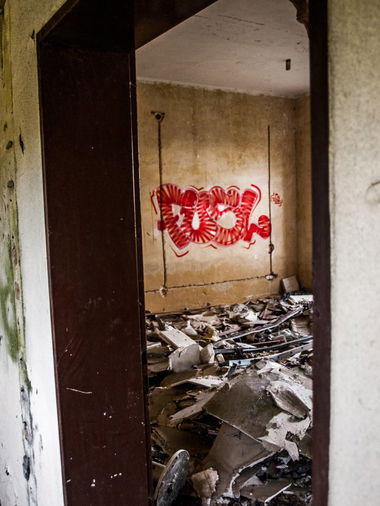 Graffiti Bombing - Photo by concretcolours - FUSL