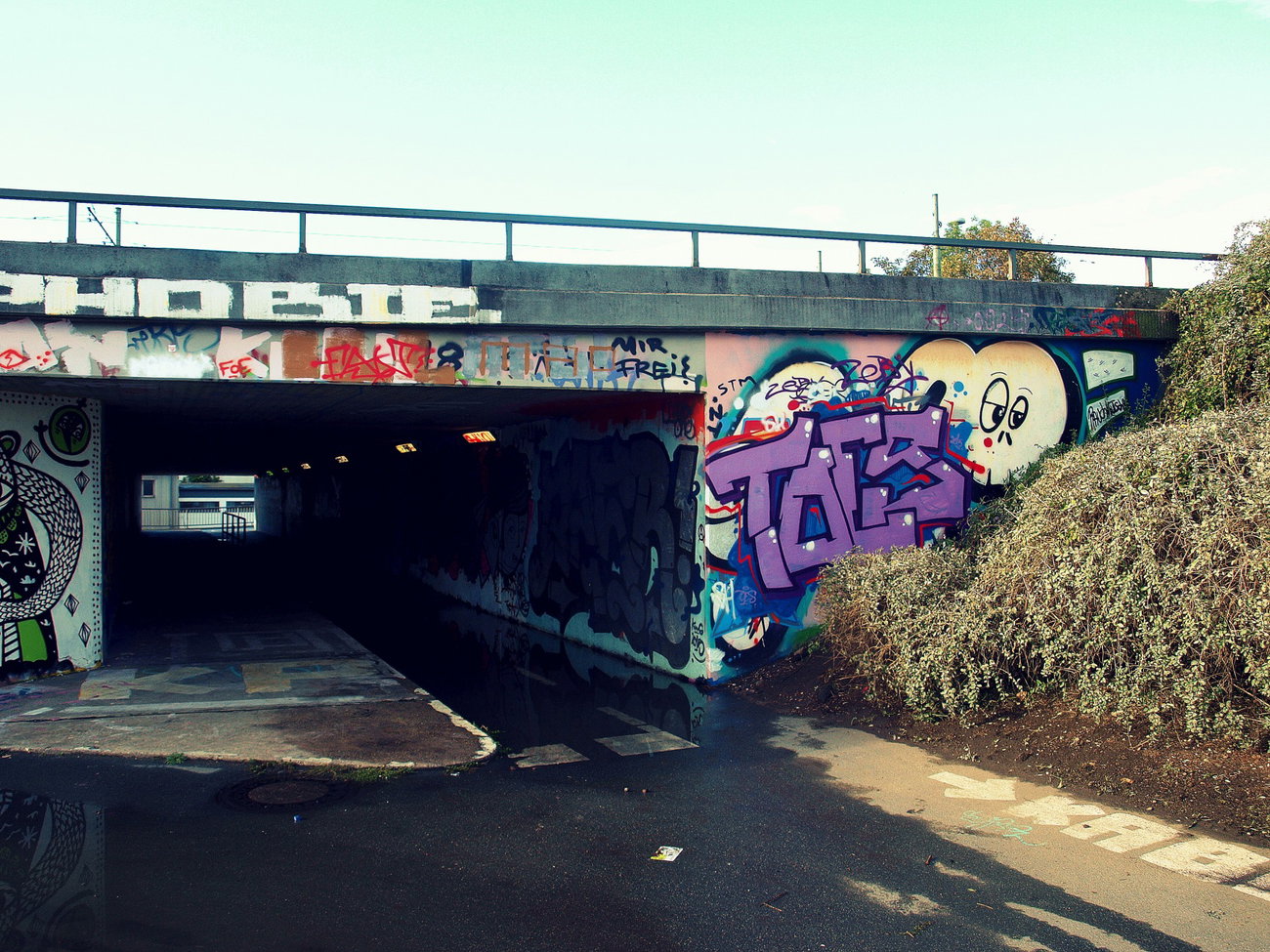 Graffiti Wall - Photo by concretcolours - TOES (2015)