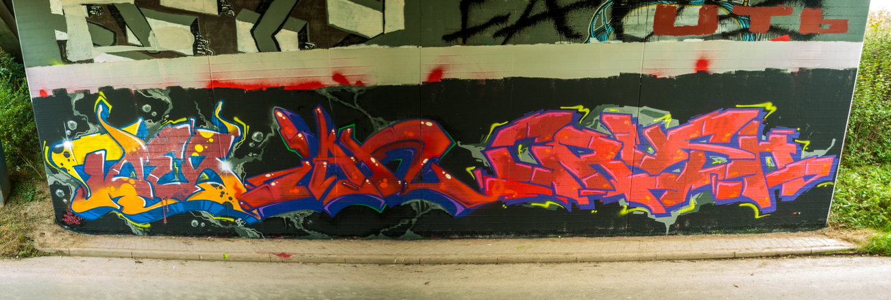 Graffiti Wall - Photo by concretcolours - TOES, IAN, CRUSH (2016)