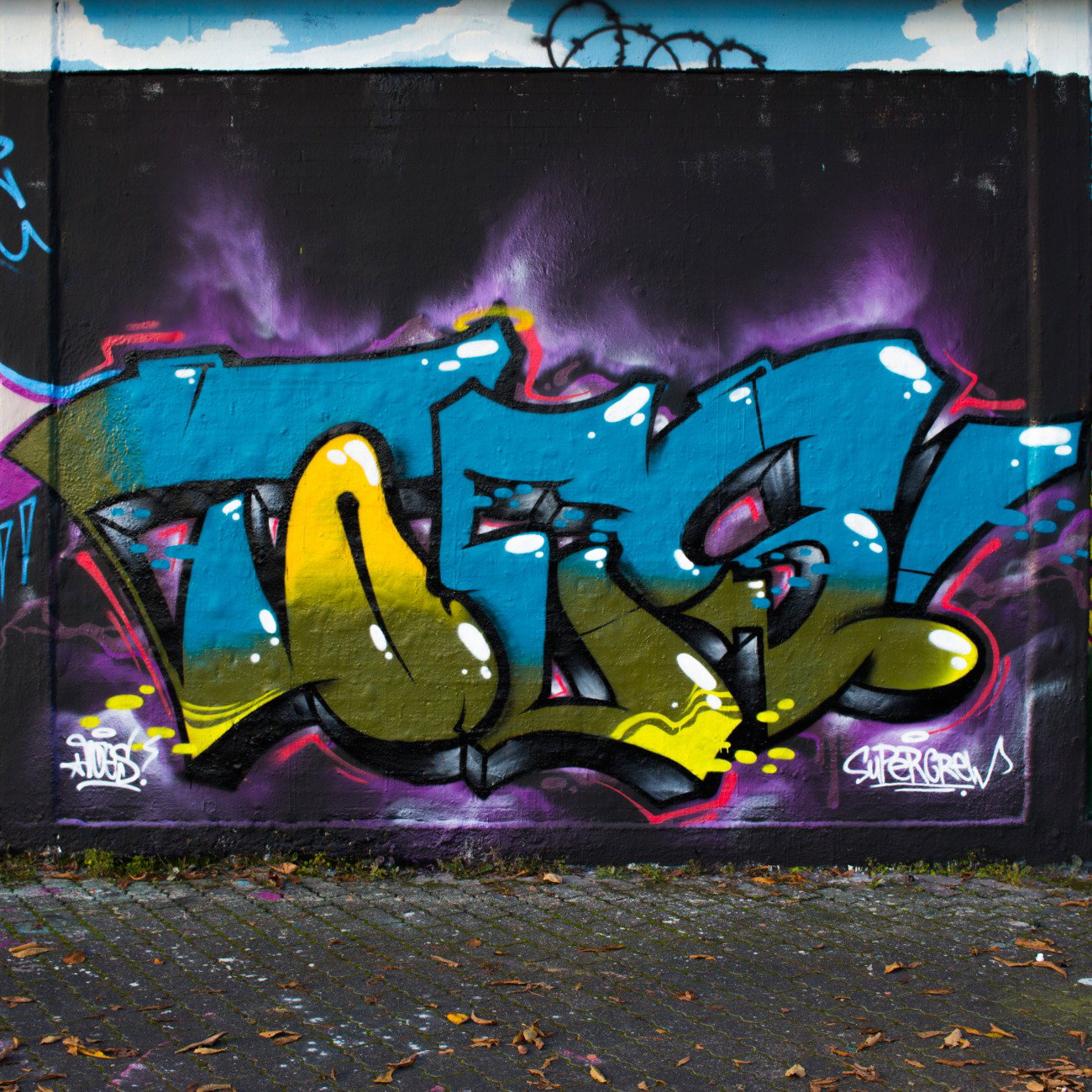 Graffiti Wall - Photo by concretcolours - IAN, TOES, SUPERCREW (2016)