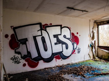 Graffiti Wall - Photo by concretcolours - TOES, SUPERCREW, Berlin (2015)
