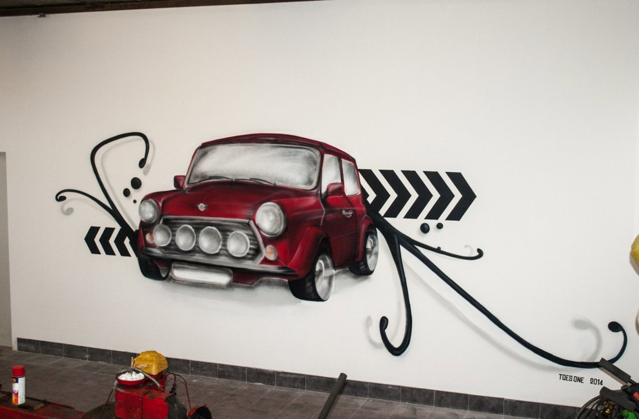 Graffiti Wall - Photo by concretcolours - Toes, Mini (2014)