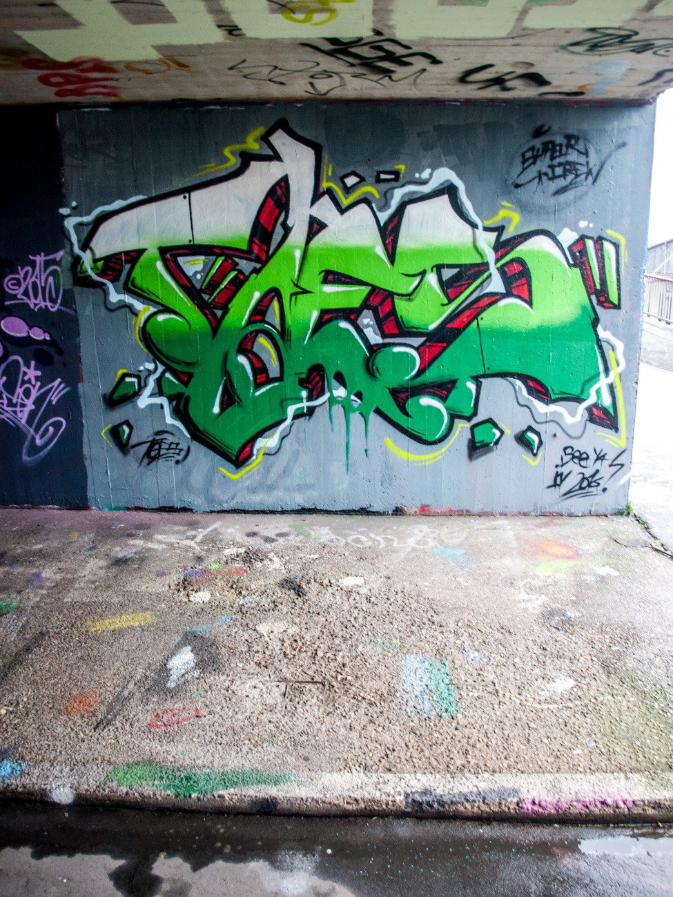 Graffiti Wall in Frankfurt - Photo by concretcolours - TOES, SUPERCREW (2015)