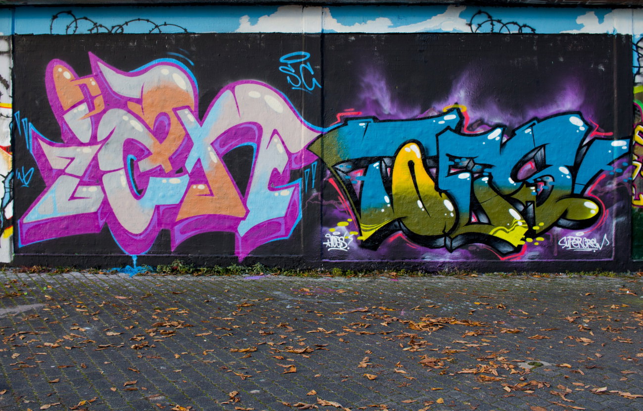 Graffiti Wall - Photo by concretcolours - IAN, TOES, SUPERCREW (2016)