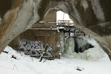 Graffiti Bombing - Photo by cotek (2012)