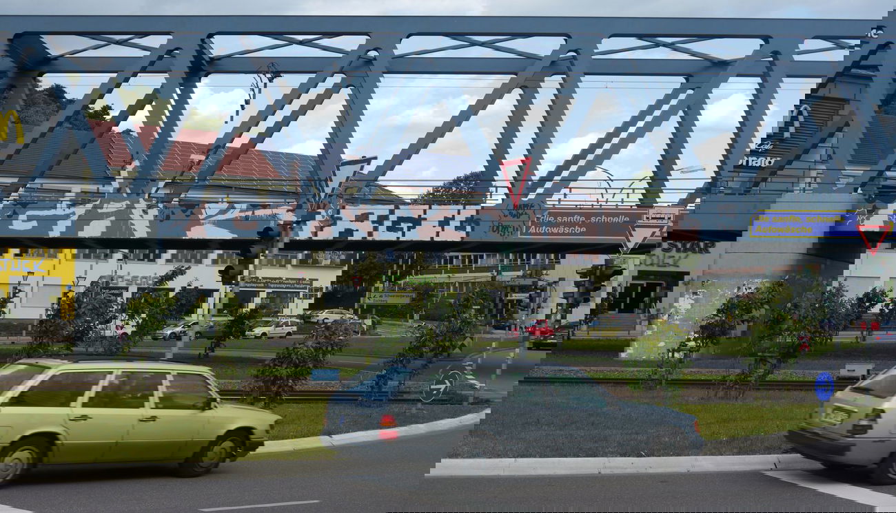 Graffiti Bombing - Photo by crazyg - vogelfotograf, kombi, stahl