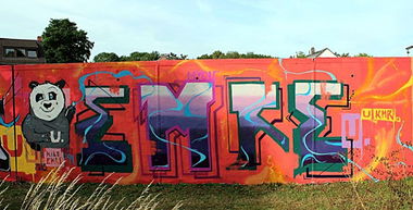 Graffiti Wall - Photo by creiser - embre, .doc, kmr...bs