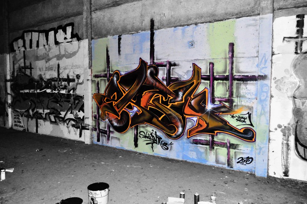 Graffiti Wall - Photo by cris1