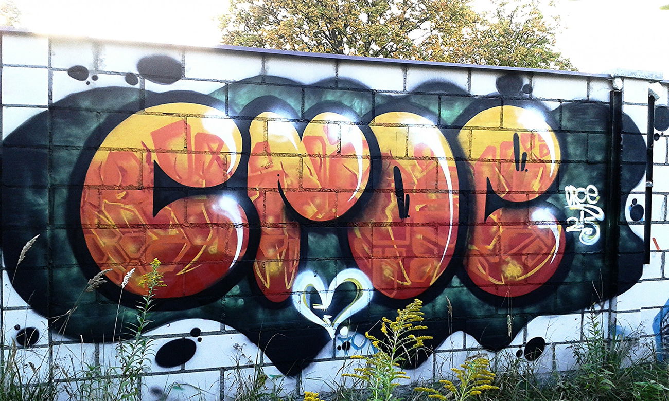 Graffiti Wall - Photo by croe