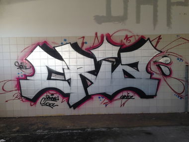 Graffiti Bombing in Zagreb - Photo by cruzoe (2015)