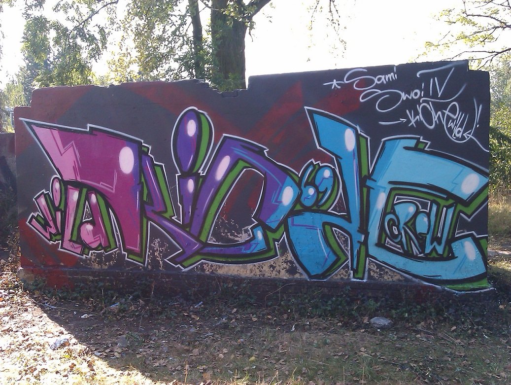 Graffiti Wall - Photo by curko