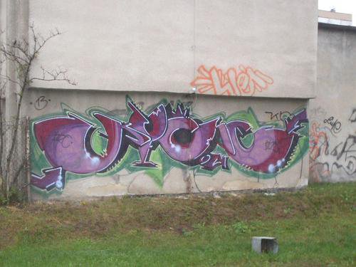 Graffiti Wall - Photo by curko