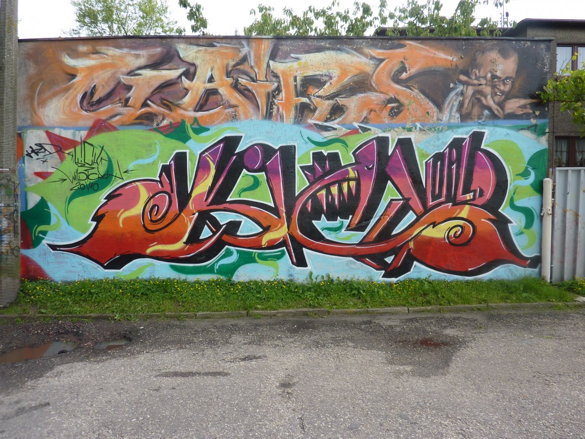 Graffiti Wall - Photo by curko