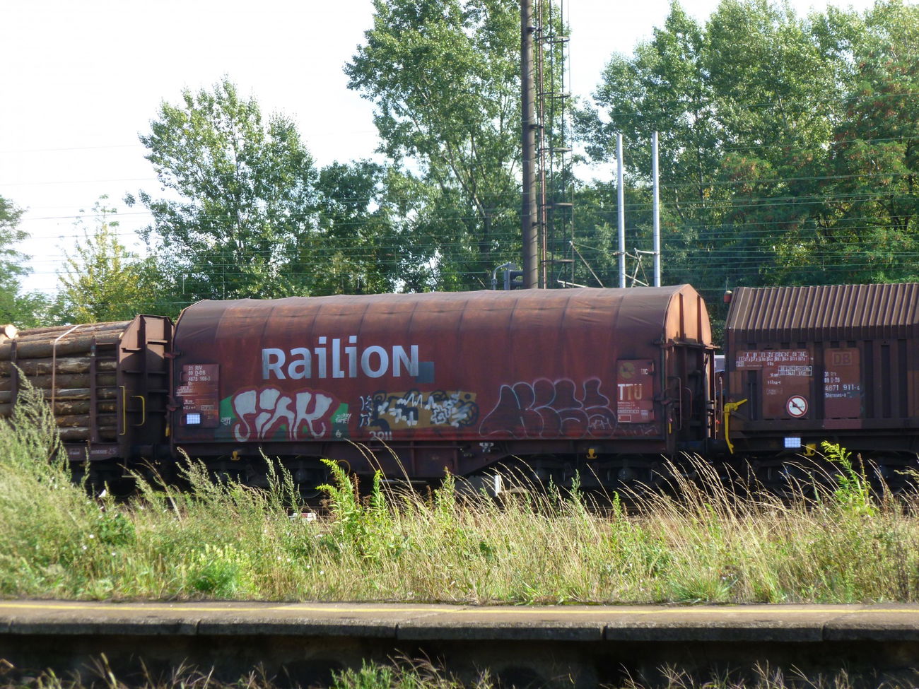 Graffiti Train in Ostrava - Photo by czechffiti - freight, sirk, kiss (2015)