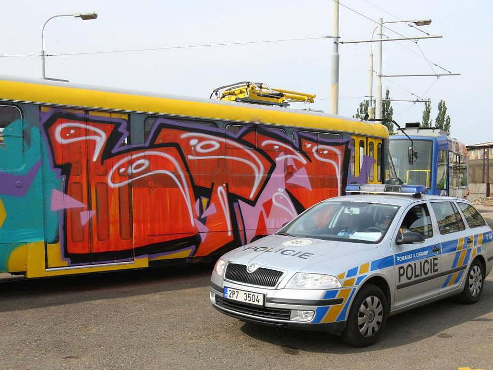 Graffiti Train in Plzeň - Photo by czechffiti - ltn, tram, police