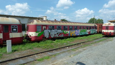 Graffiti Train in Česko - Photo by czechffiti - fast, ynde, yeal