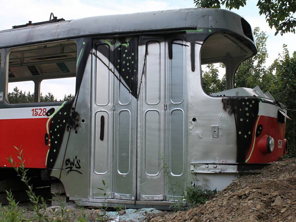 Graffiti Train in Brno - Photo by czechffiti - tram, ow