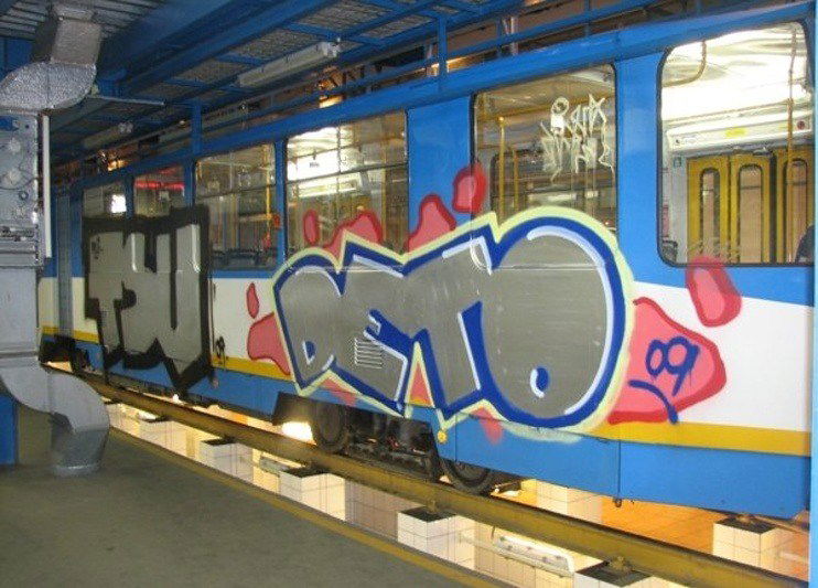 Graffiti Train in Ostrava - Photo by czechffiti - tram, tsu, deto (2009)