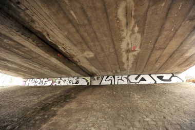 Graffiti Bombing in Ostrava - Photo by czechffiti - heros, bags, laps (2016)