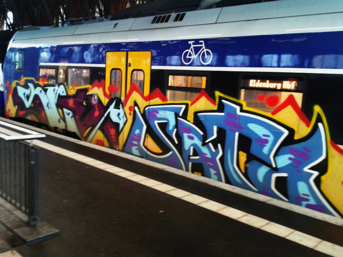 Graffiti Train - Photo by daREALziegenpeter - kine, sato
